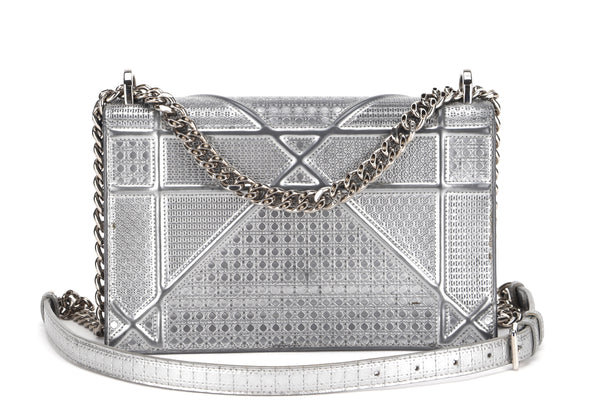 CHRISTIAN DIOR DIORAMA (09-B0-0146) MEDIUM METALLIC SILVER LEATHER MICRO CANNAGE SILVER HARDWARE, WITH DUST COVER