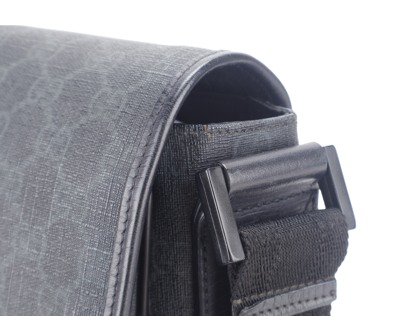 GUCCI BLACK GG SUPREME CANVAS MESSENGER BAG SILVER HARDWARE NO DUST COVER