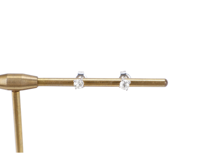 DIAMOND STUD EARRING 9K WG