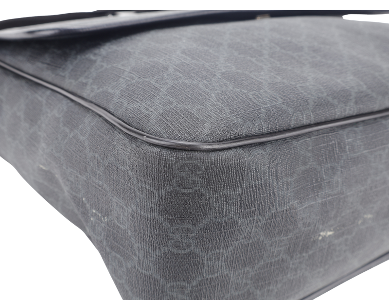 GUCCI BLACK GG SUPREME CANVAS MESSENGER BAG SILVER HARDWARE NO DUST COVER