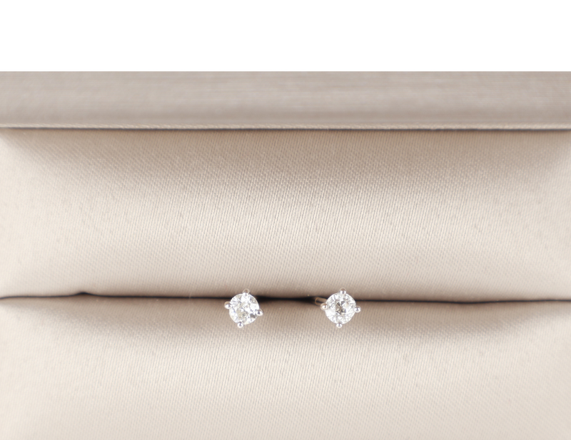 DIAMOND STUD EARRING 9K WG