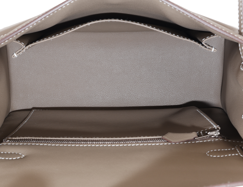 HERMES KELLY 25 PADDED SELLIER STAMP U (YEAR 2022) ETOUPE SWIFT LEATHER SILVER HARDWARE WITH STRAP, KEYS, LOCK AND DUST COVER