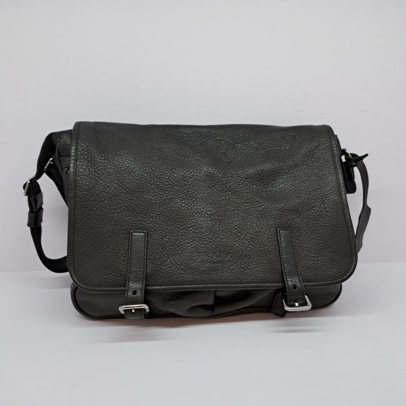 PRADA BLACK LEATHER LOGO FLAP MESSENGER BAG SHW