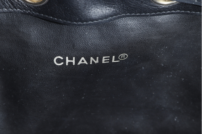 CHANEL VINTAGE BLACK LAMBSKIN BUCKET BAG WITH COIN POUCH GOLD HARDWARE NO HOLO, NO CARD AND NO DUST COVER