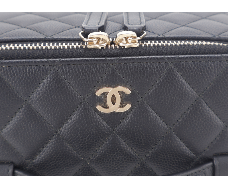 CHANEL VANITY CASE SMALL BLACK CAVIAR LEATHER GOLD HARDWARE (2450xxxx) WITH CARD AND BOX