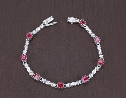 9 KARAT WG BRACELET WITH BOX
