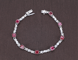 9 KARAT WG BRACELET WITH BOX