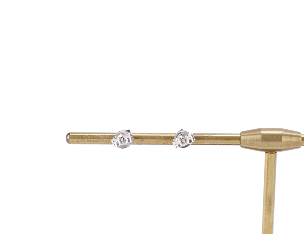 18K WG EARRINGS WITH DIAMOND 0.8G WITH BOX