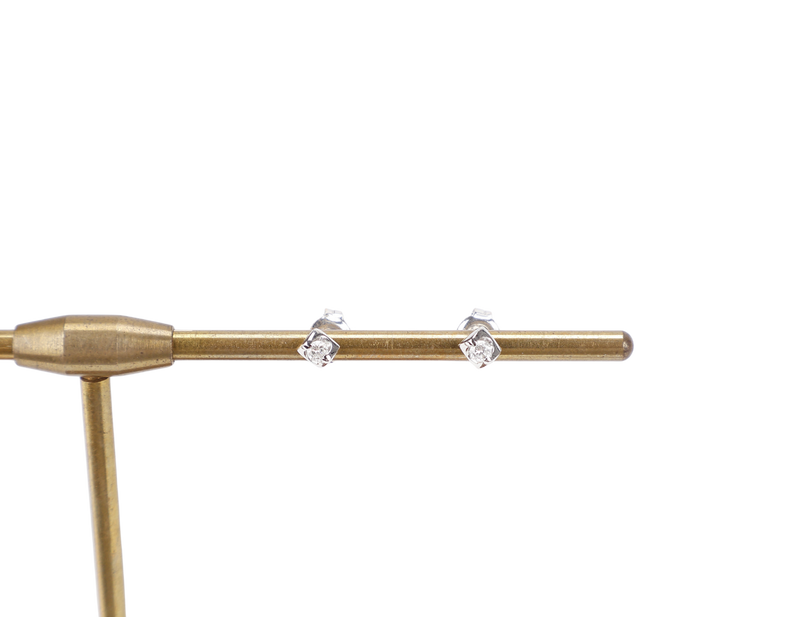 18K WG EARRINGS WITH DIAMOND 0.8G WITH BOX