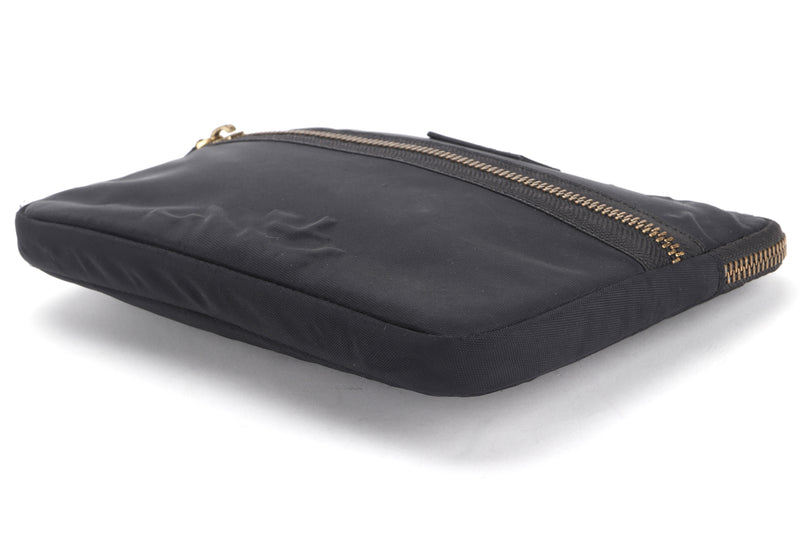 marc jacobs black nylon zippy pouch, no dust cover