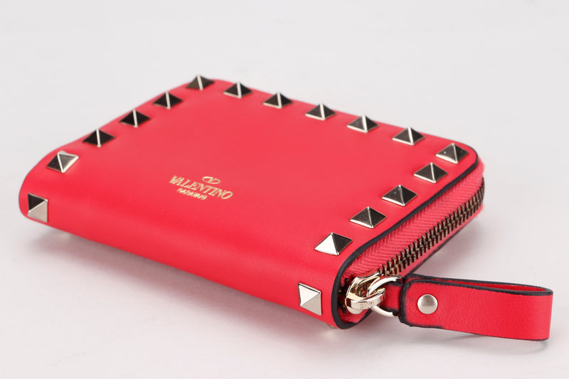 VALENTINO ROCKSTUD RED LEATHER ZIPPY CARD HOLDER, WITH BOX