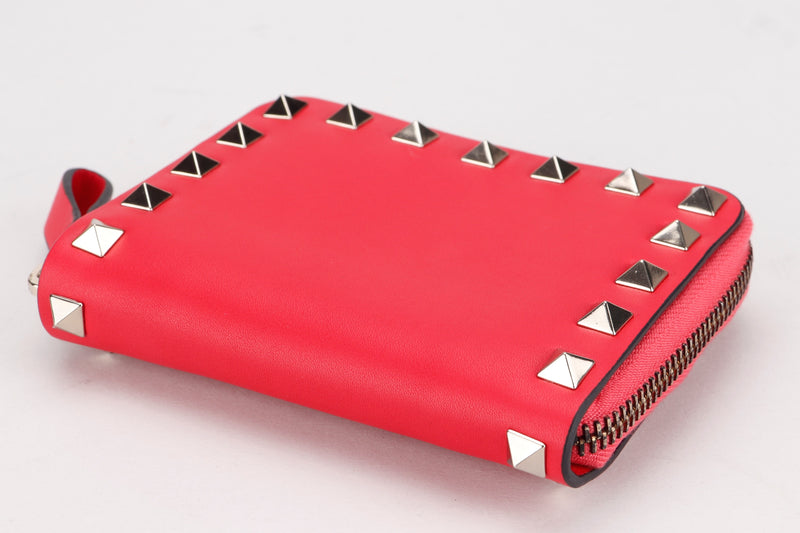 VALENTINO ROCKSTUD RED LEATHER ZIPPY CARD HOLDER, WITH BOX