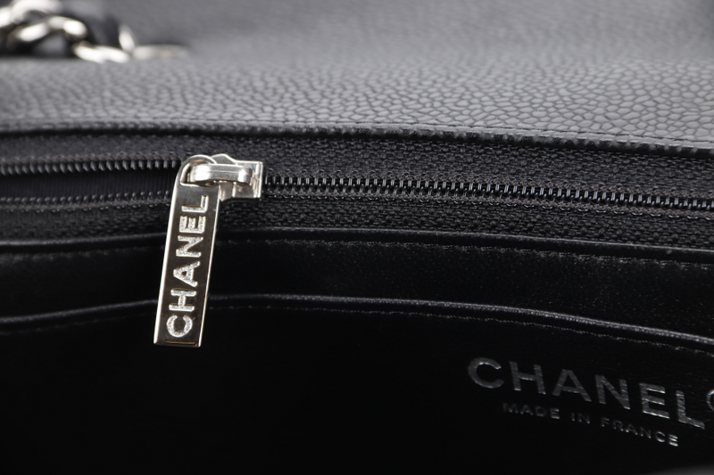 CHANEL CLASSIC JUMBO (1317xxxx ) BLACK CAVIAR SILVER HARDWARE WITH CARD AND DUST COVER