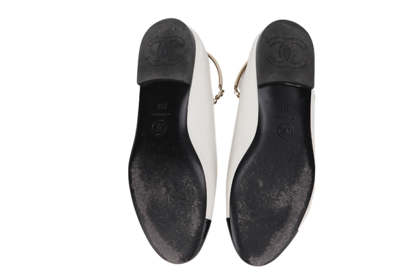 CHANEL PATTENT CALFSKIN BALLET FLATS VINTAGE (X G3xxxx) BLACK AND WHITE SIZE 35 WITH BOX