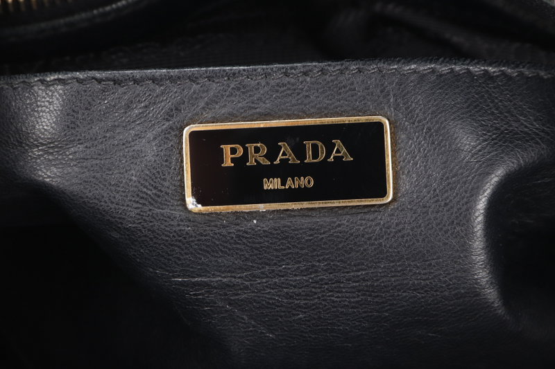 PRADA TESSUTO GAUFRE NYLON NERO (IBA 336) WITH STRAP