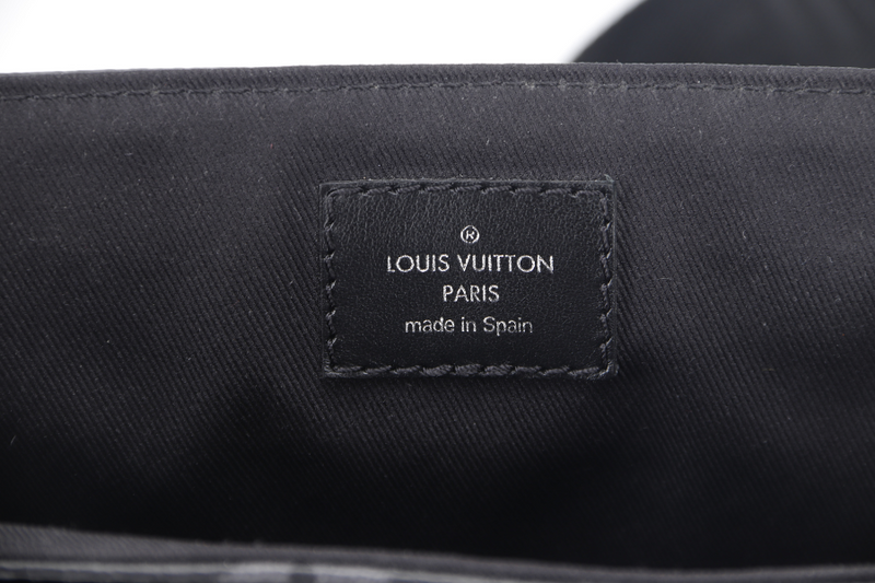 LOUIS VUITTON DISTRICT MESSENGER PM (M45272) MONOGRAM ECLIPSE MICROCHIP SILVER HARDWARE NO DUST COVER