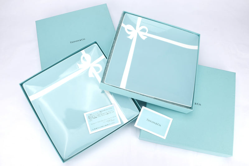 TIFFANY & CO. BLUE BOX WITH WHITE RIBBON PLATE 2 PCS, WITH BOX