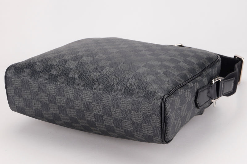 louis vuitton n41413 keepall 55 (mb3156) damier graphite, with strap & dust  cover