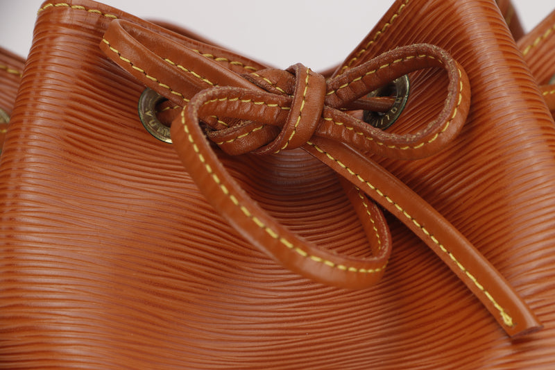 Louis Vuitton Mandarin Orange Epi Leather Neverfull MM Tote Bag