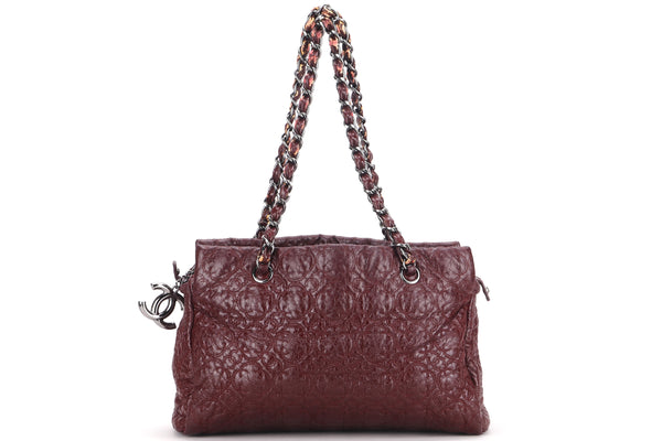 CHANEL GRAPHIC EDGE TOTE BAG 30CM (1290xxxx) BURGUNDY COLOR LEATHER SILVER HARDWARE, WITH DUST COVER,  NO CARD
