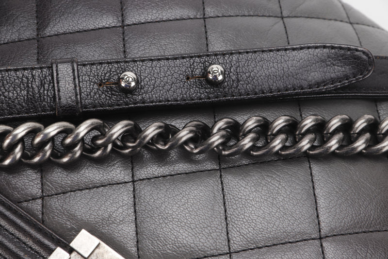 CHANEL BAG Rare model! Black Leather ref.148907 - Joli Closet
