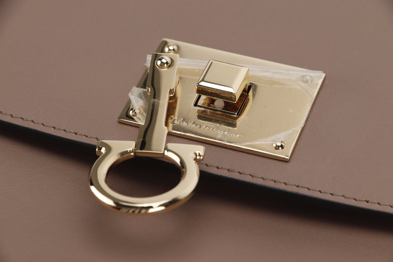 SALVATORE FERRAGAMO BEIGE LEATHER FLAP STUDIO BAG (GG-21H886) GOLD HARDWARE, WITH DUST COVER