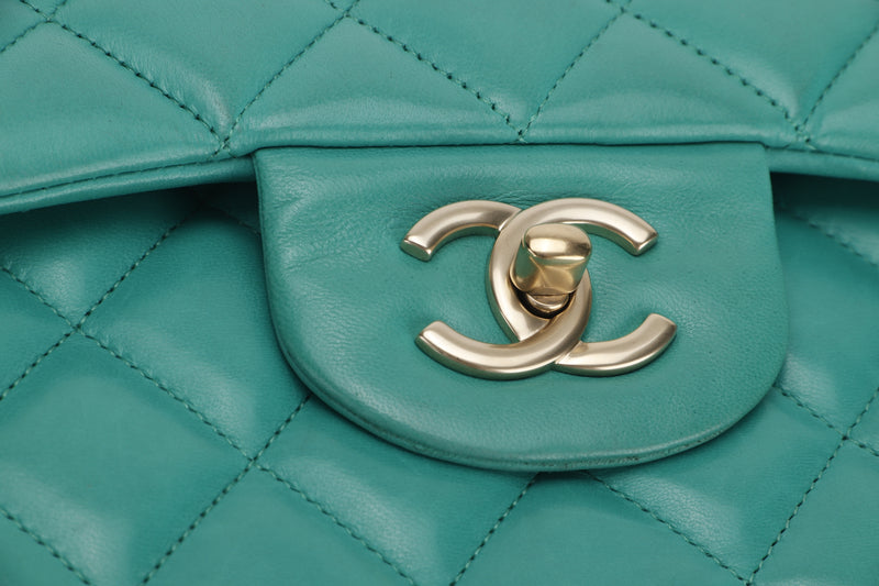 CHANEL DOUBLE FLAP BAG (1798xxxx) JUMBO GREEN LAMBSKIN LEATHER GOLD HARDWARE, WITH DUST COVER, NO CARD