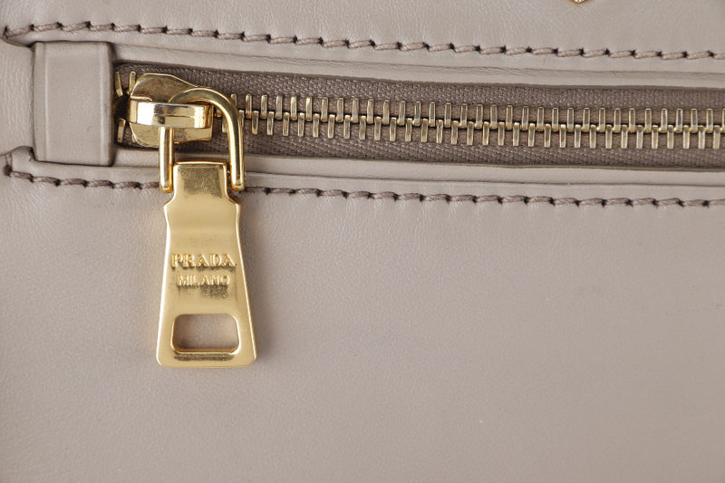 PRADA WHITE CALFSKIN VITELLO PHENIX FRONT ZIP SATCHEL GOLD HARDWARE NO DUST COVER