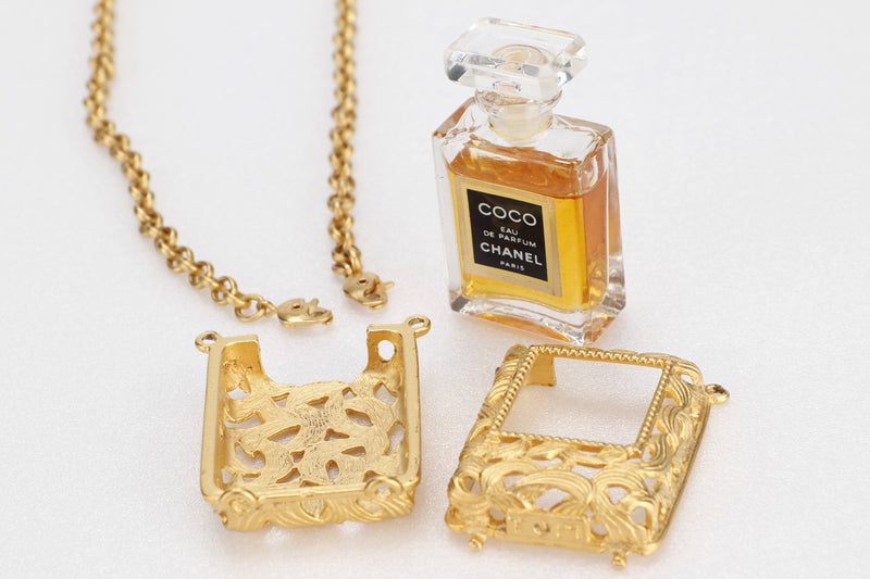 CHANEL VINTAGE PERFUME NO.5 SET BRASS PERFUME NECKLACE, WITH BOX