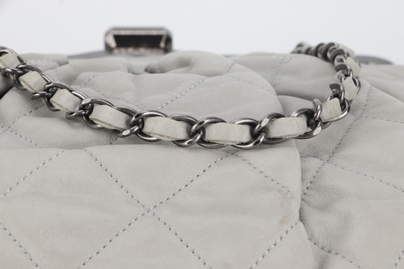 CHANEL CHIC FRAME TOTE (1484xxxx) LIGHT GREY CALFSKIN SILVER HARDWARE WITH CARD AND DUST COVER