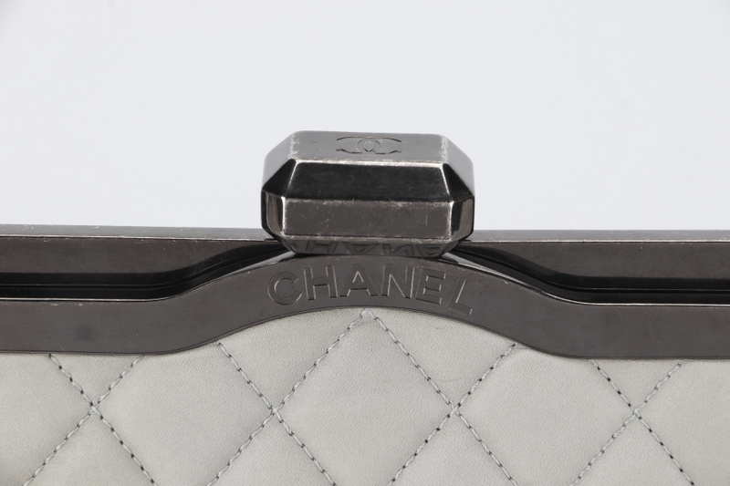 CHANEL CHIC FRAME TOTE (1484xxxx) LIGHT GREY CALFSKIN SILVER HARDWARE WITH CARD AND DUST COVER