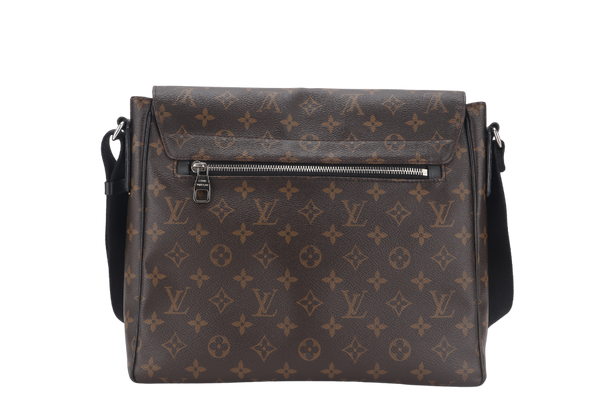 LOUIS VUITTON DISTRICT M40934 MM MONOGRAM MACASSAR CANVAS SILVER HARDWARE WITH BOX