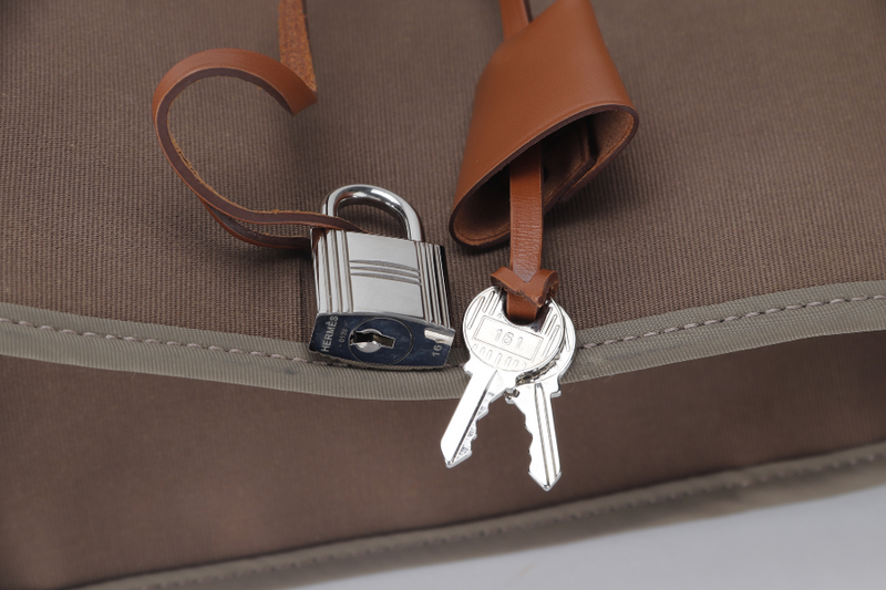 HERMES HERBAG ZIP 31 KHAKI TOILE CANVAS-VACHE HUNTER LEATHER PALLADIUM HARDWARE STAMP C (2018) WITH POUCH, LOCK&KEYS AND DUST COVER