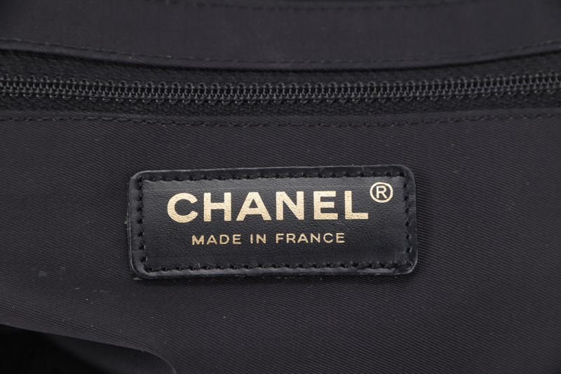 CHANEL TRAVEL LINE VINTAGE MEDIUM (8912xxxx) BLACK NYLON TOTE BAG