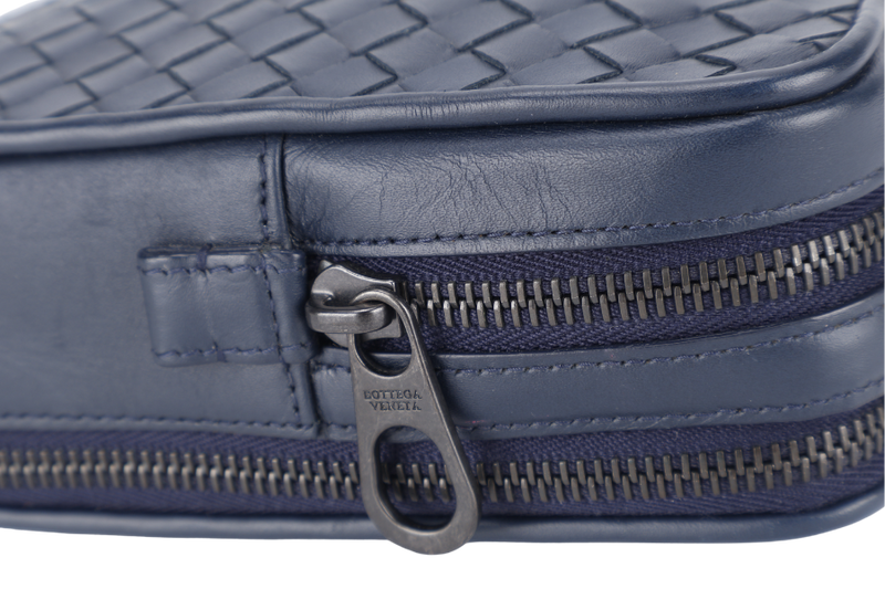 BOTTEGA VENETA WRISTLET CLUTCH BLUE INTRECIATO LEATHER BLACK HARDWARE NO DUST COVER