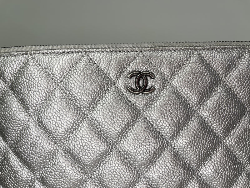 CHANEL O CASE (2357xxxx) PM METALIC SILVER CAVIAR, WITH CARD, NO DUST COVER