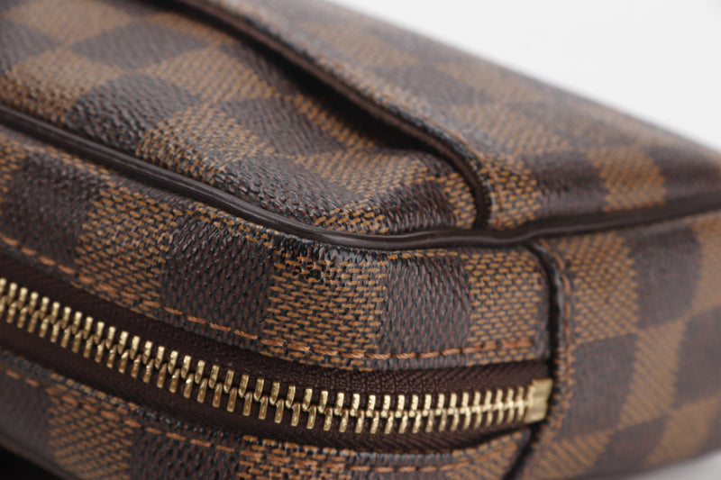 Cloth clutch bag Louis Vuitton Beige in Cloth - 34359121