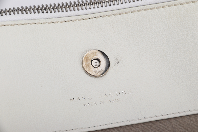 MARC JACOBS WHITE LEATHER SHOULDER BAG SILVER HARDWARE NO DUST COVER