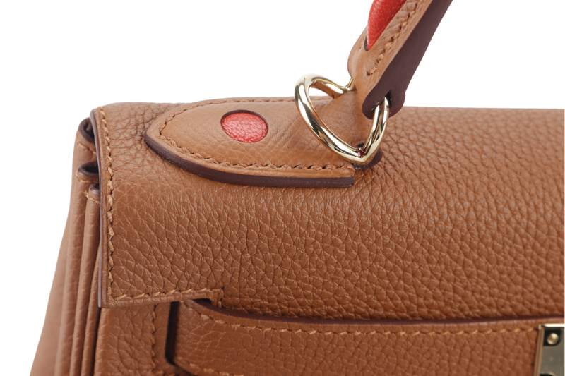 HERMES KELLY 28 HSS GALLOP STAMP D (YEAR 2020) GOLD TOGO CAPUCINES, SAPPHIRE HANDLE IN CHEVRE, SWIFT LIGHT GOLD HARDWARE WITH LOCK. KEYS, RAINCOAT AND DUST COVER