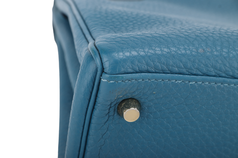 HERMES KELLY 28 BLUE COLVERT TOGO GOLD HARDWARE STAMP Q (YEAR 2013) WITH KEYS, LOCK, STRAPS AND DUST COVER