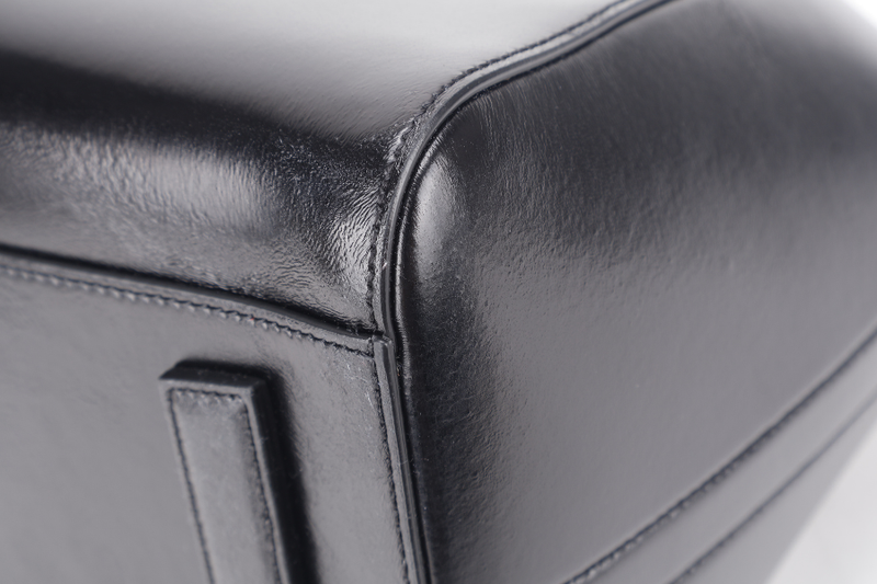 GIVENCHY ANTIGONA MEDIUM BLACK LEATHER GOLD HARDWARE WITH DUST COVER