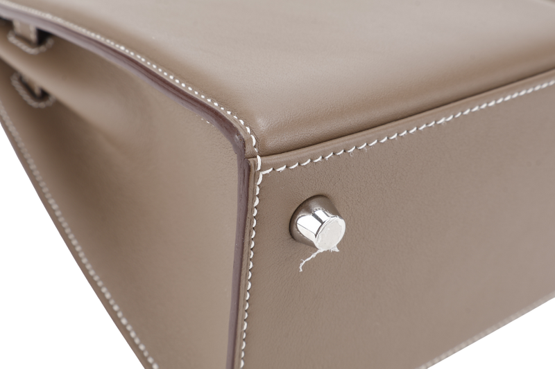 HERMES KELLY 25 PADDED SELLIER STAMP U (YEAR 2022) ETOUPE SWIFT LEATHER SILVER HARDWARE WITH STRAP, KEYS, LOCK AND DUST COVER