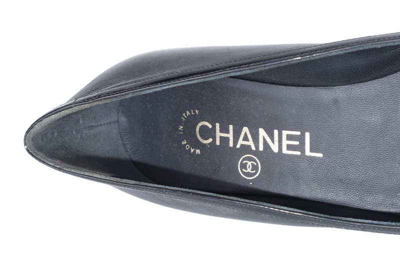 CHANEL BLACK LEATHER BOW CC PUMPS SIZE 36C WITH DUST COVER AND BOX