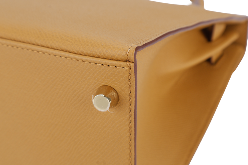 HERMES KELLY 28 SELLIER SESAME EPSOM GOLD HARDWARE STAMP Y (2020) WITH DUST COVER, LOCK, KEYS, RAINCOAT AND STRAPS