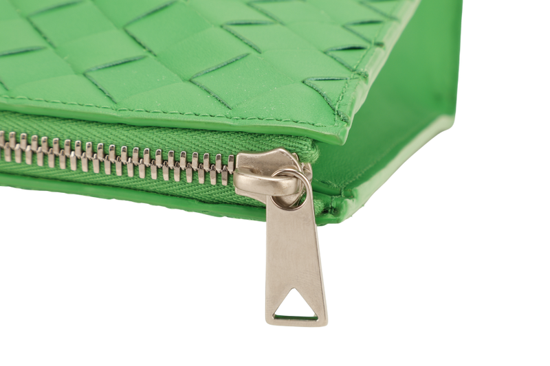 BOTTEGA VENETA CLUTCH GREEN INTRECCIATO LEATHER WITH DUST COVER