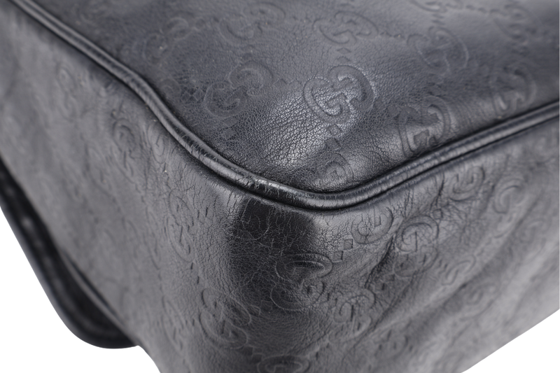 GUCCI BLACK GUCCISSIMA LEATHER MESSENGER BAG WITH GOLD TONE HARDWARE NO DUST COVER