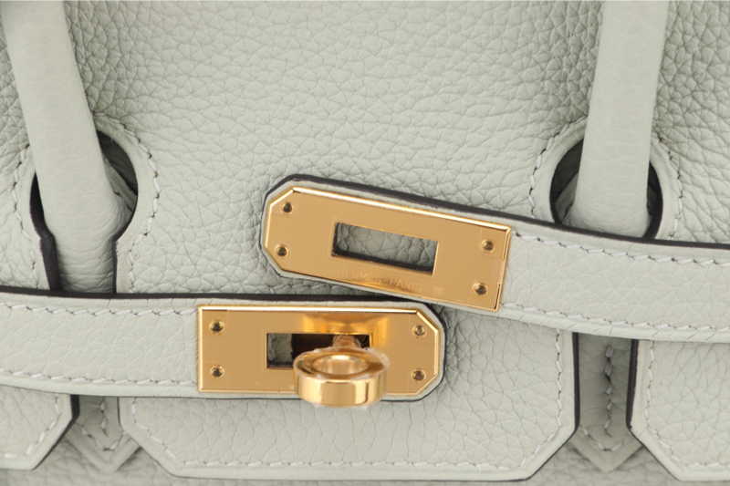 HERMES BIRKIN 25 GRIS NEVE TOGO GOLD HARDWARE STAMP B (YEAR 2023) WITH KEYS, LOCK, RAINCOAT AND DUST COVER
