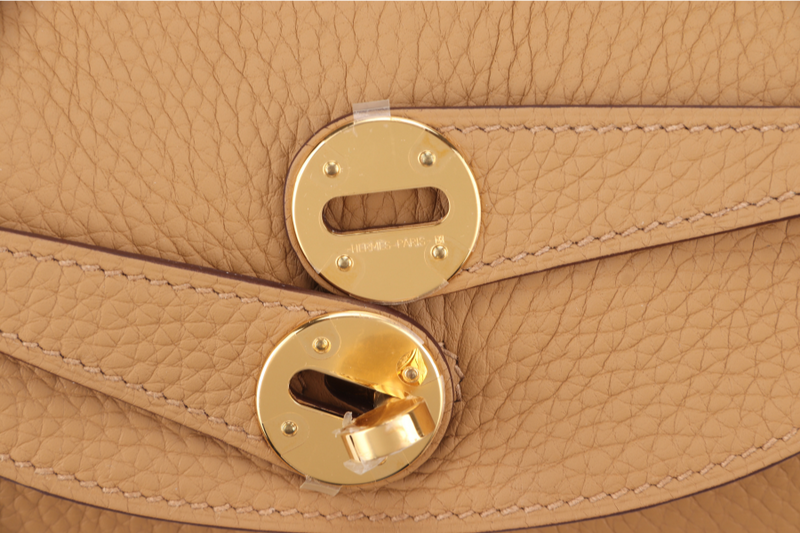 HERMES LINDY 26 BISCUIT CLEMENCE LEATHER GOLD HARDWARE STAMP B (YEAR 2023) WITH DUST COVER