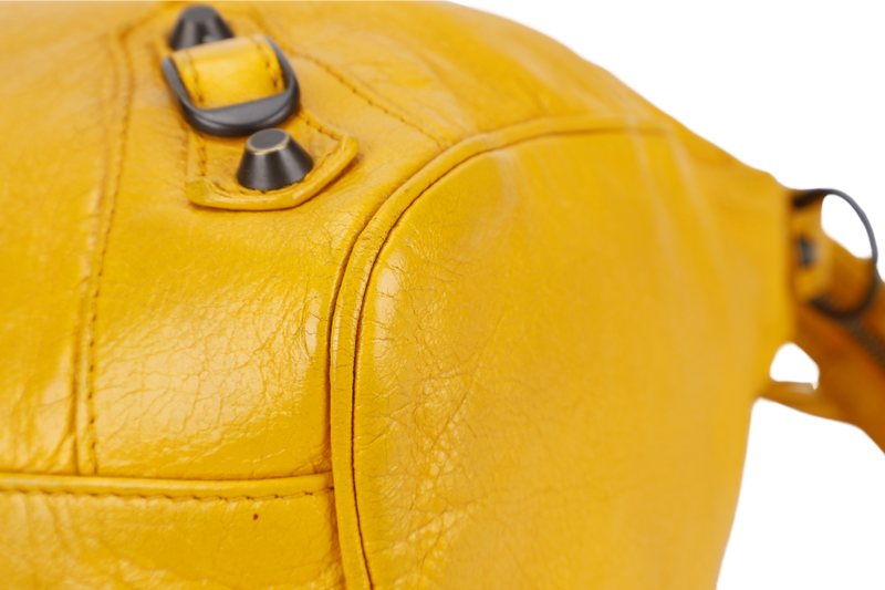 BALENCIAGA CITY VELO MUSTARD YELLOW LAMBSKIN HANDBAG WITH STRAPS AND DUST COVER