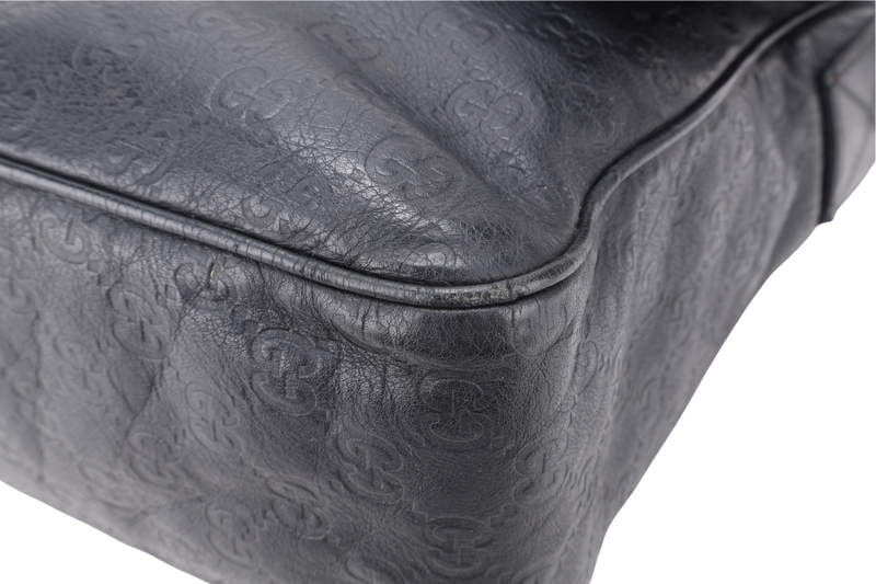 GUCCI BLACK GUCCISSIMA LEATHER MESSENGER BAG WITH GOLD TONE HARDWARE NO DUST COVER